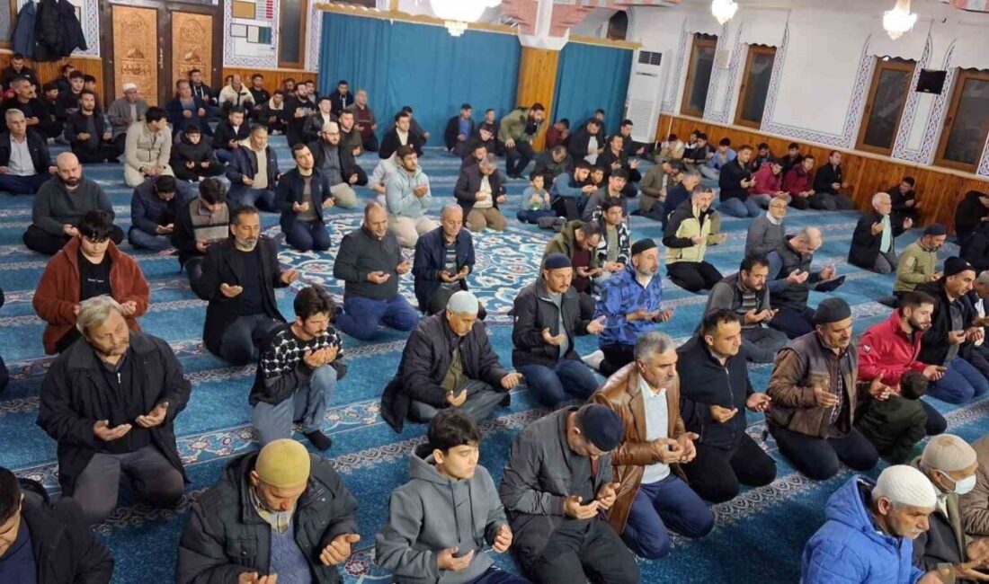 Muğla’nın Köyceğiz ilçesinde Ramazan ayının müjdecisi olan Berat Kandili, coşku