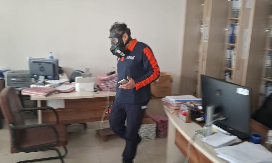 Muğla’nın Köyceğiz ilçesinde depo denetimi sırasında kimyasal gaza maruz kalan