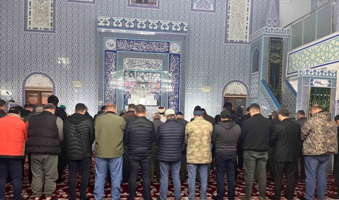 Muğla’nın Köyceğiz ilçesi Hamit Mahallesi Merkez Camii’nde düzenlenen Sabah Namazı
