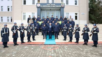 DÜZCE (İHA) – Düzce Valisi Mehmet Makas, İl Jandarma Komutanlığını