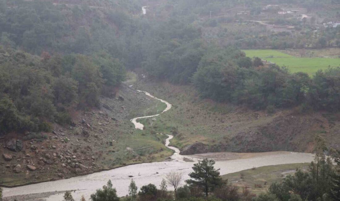Adana’nın Kozan ilçesinde şiddetli sağanak yağışla birlikte kuruyan su kaynakları