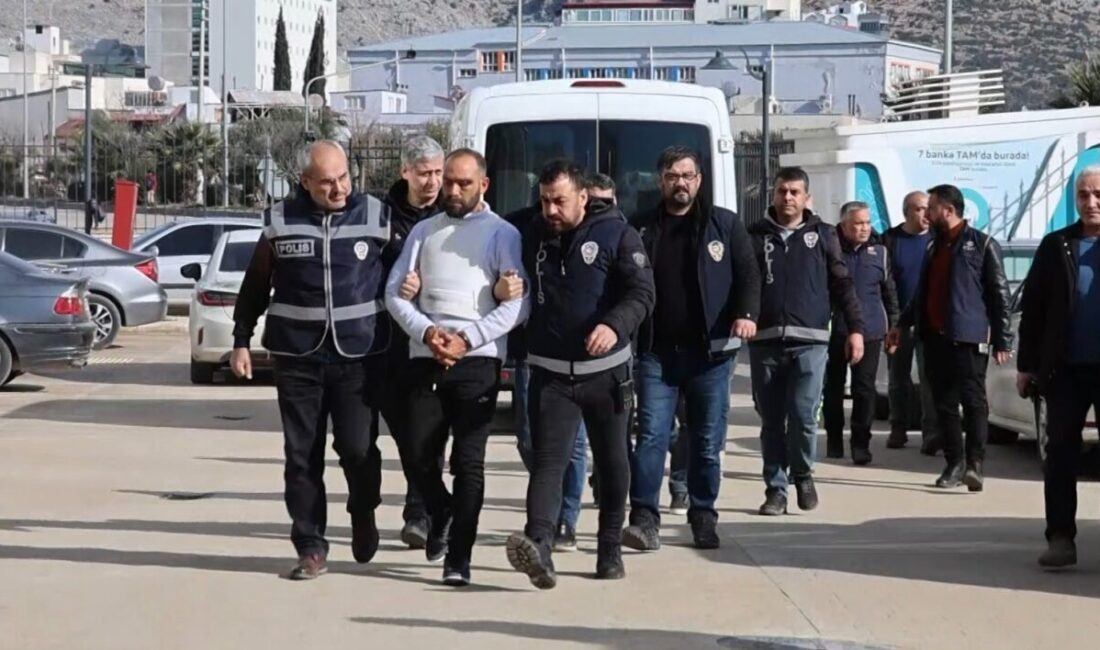 Adana’nın Kozan ilçesinde bir büfede veresiye alkol talepleri reddedilince çıkan