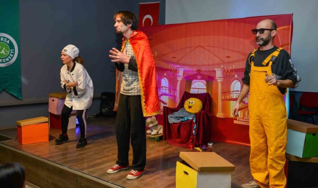 Bursa Kent Konseyi tarafından sahnelenen ‘Kayıp Şapka Macerası’ adlı tiyatro