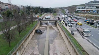 Küçükçekmece’de iddiaya göre ters yönden dönen otomobil, başka bir araca