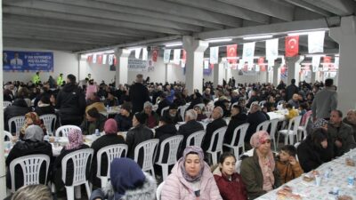 Manisa Büyükşehir Belediyesi tarafından düzenlenen iftar programı, Kula Kapalı Pazaryeri’nde