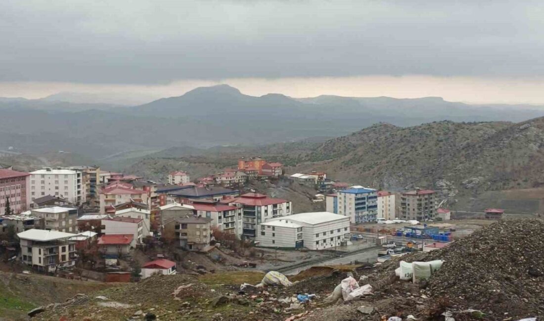 Diyarbakır’ın Kulp ilçesinde Meteoroloji Genel Müdürlüğünün uyarılarının ardından ilçe merkezinde