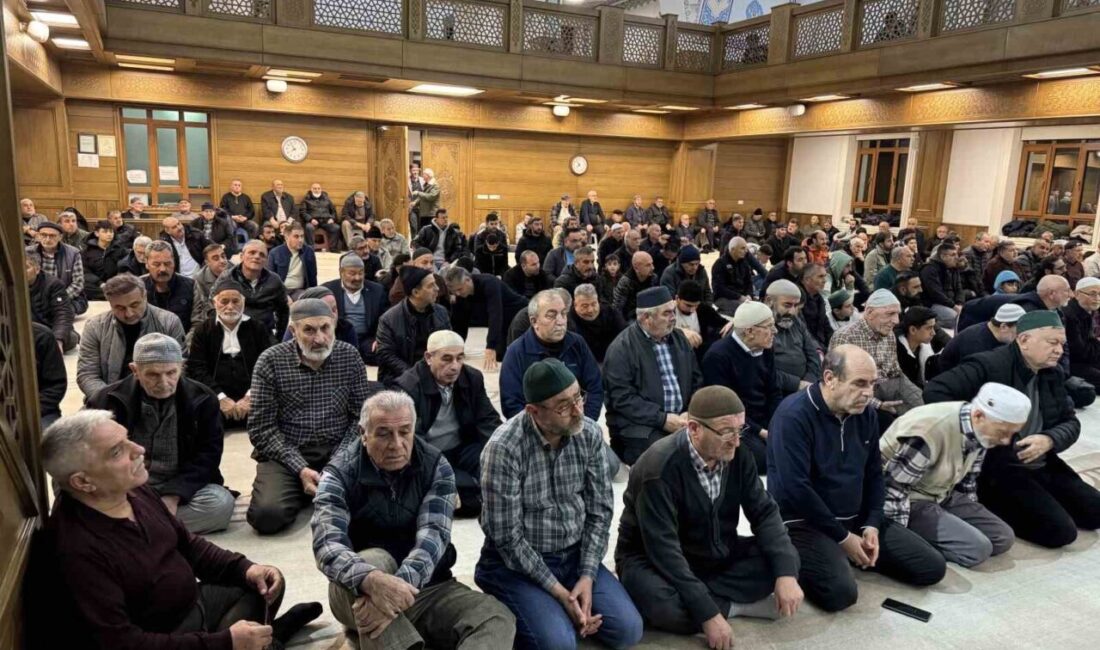 Konya’nın Kulu ilçesinde Ramazan ayının başlamasıyla birlikte hatimle teravih namazı