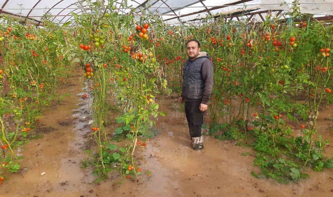 Antalya’nın Kumluca ilçesinde sabaha karşı etkili olan sağanak yağış ve
