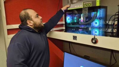 Eskişehir’deki bir internet kafe işletmesinde çalışan Mustafa Çoğal, dünya çapında