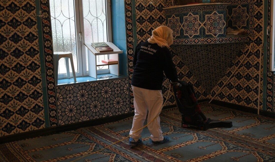 Yaklaşan mübarek Ramazan ayı öncesinde Kuşadası Belediyesi, kent genelindeki camileri