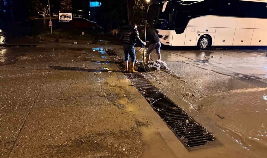 Aydın’ın Kuşadası ilçesinde yoğun yağış sebebiyle taşkın ve sel olayları