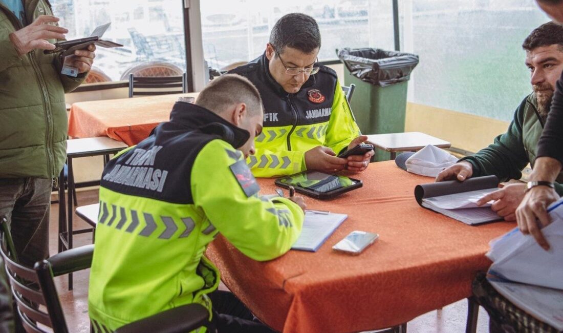 Kuşadası Belediyesi Zabıta Müdürlüğü ekipleri, çocukların güvenli ulaşım hakkını korumak