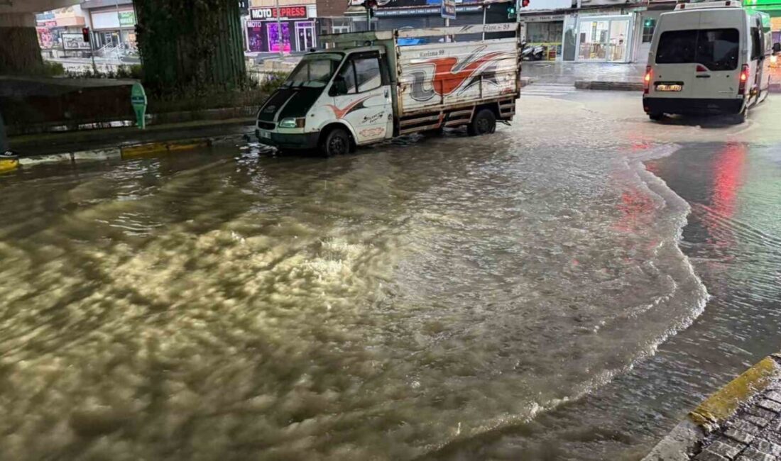 Aydın’ın Kuşadası ilçesinde sağanak yağış ile birlikte dolu ve fırtına