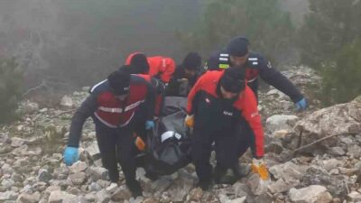 Aydın’ın Kuşadası ilçesinde uçurumdan düşen şahıs hayatını kaybetti. Olay, Davutlar