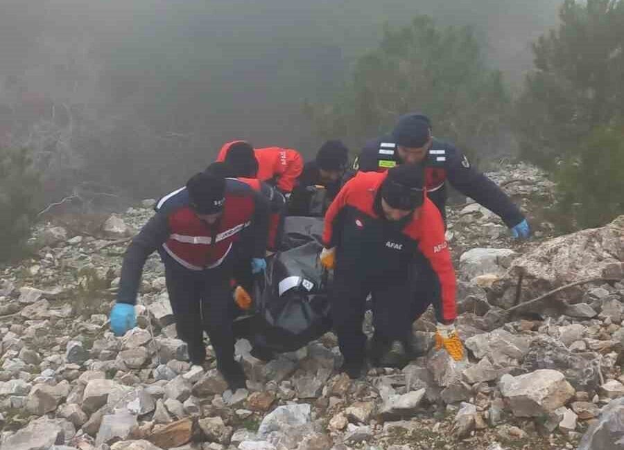 Aydın’ın Kuşadası ilçesinde uçurumdan düşen şahıs hayatını kaybetti. Olay, Davutlar
