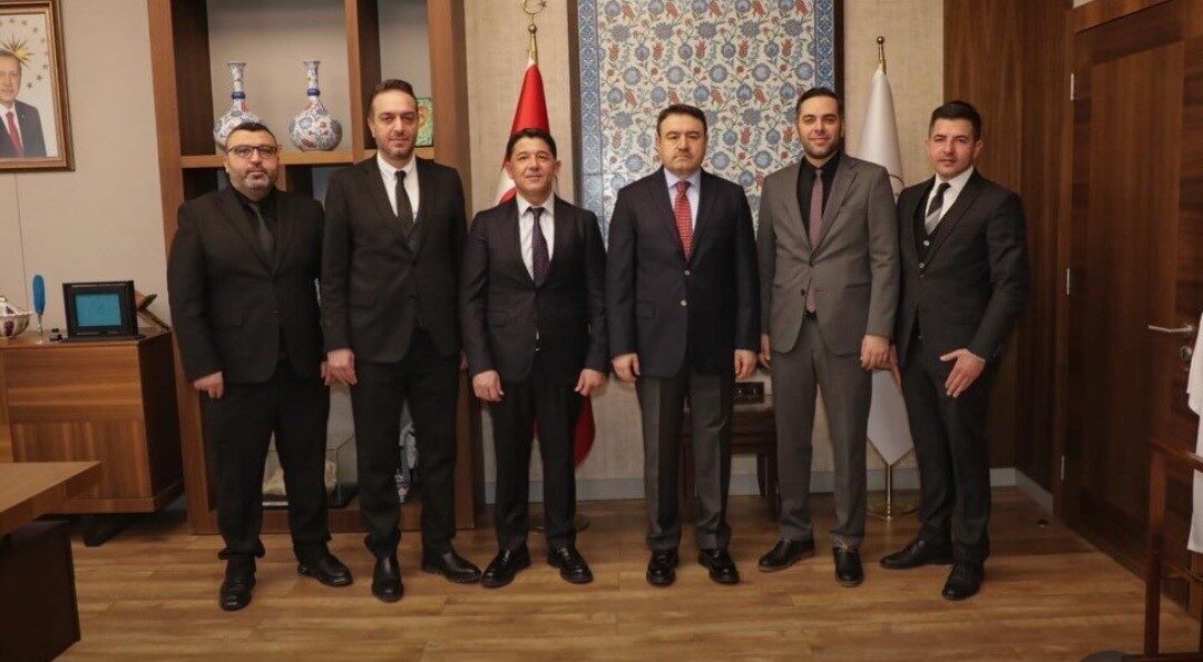 Kütahya Galatasaraylılar Derneği Başkanı Uğur Kırdar, derneğin yeniden seçilen yönetim