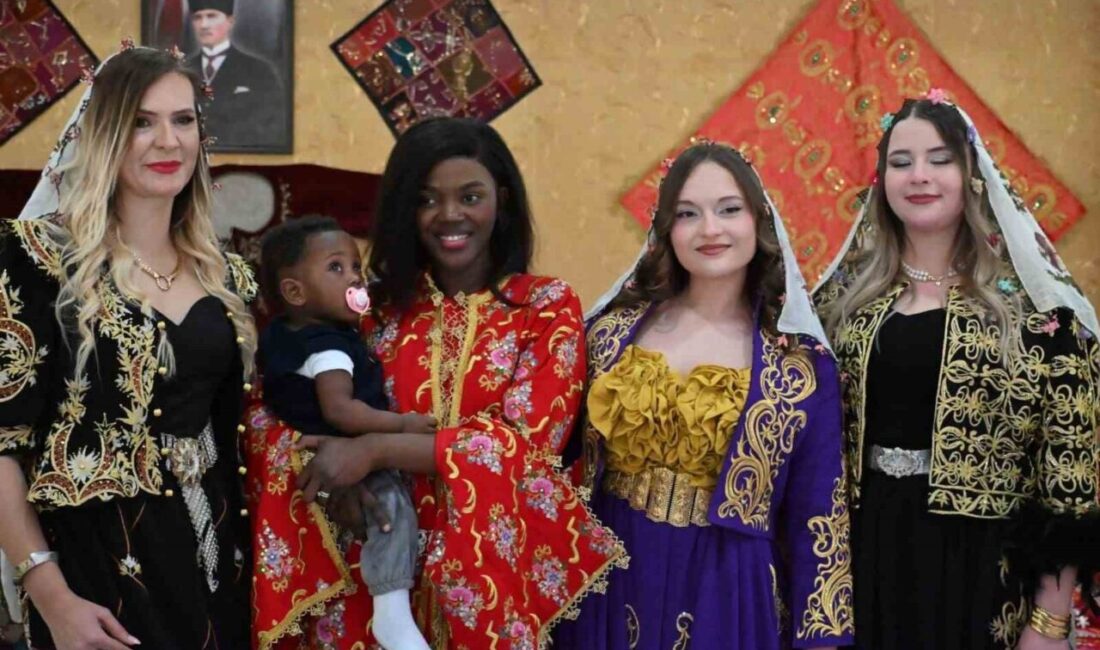 Kütahya’da düzenlenen “şalvar” etkinliğinde, Kongolu Michelle’in Kütahya yöresine ait şalvar