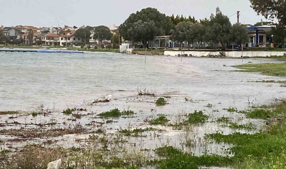 Balıkesir’in Ayvalık ilçesinde hızı saatte 65 ile 90 kilometreyi aşan