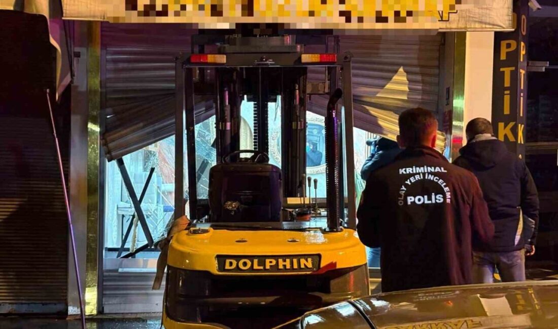 Kayseri’nin Melikgazi ilçesinde maskeli bir hırsız çalıntı olduğu değerlendirilen bir
