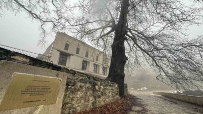 Diyarbakır’ın Lice ilçesinde bulunan 486 yıllık Atak Ulu Camii sisle