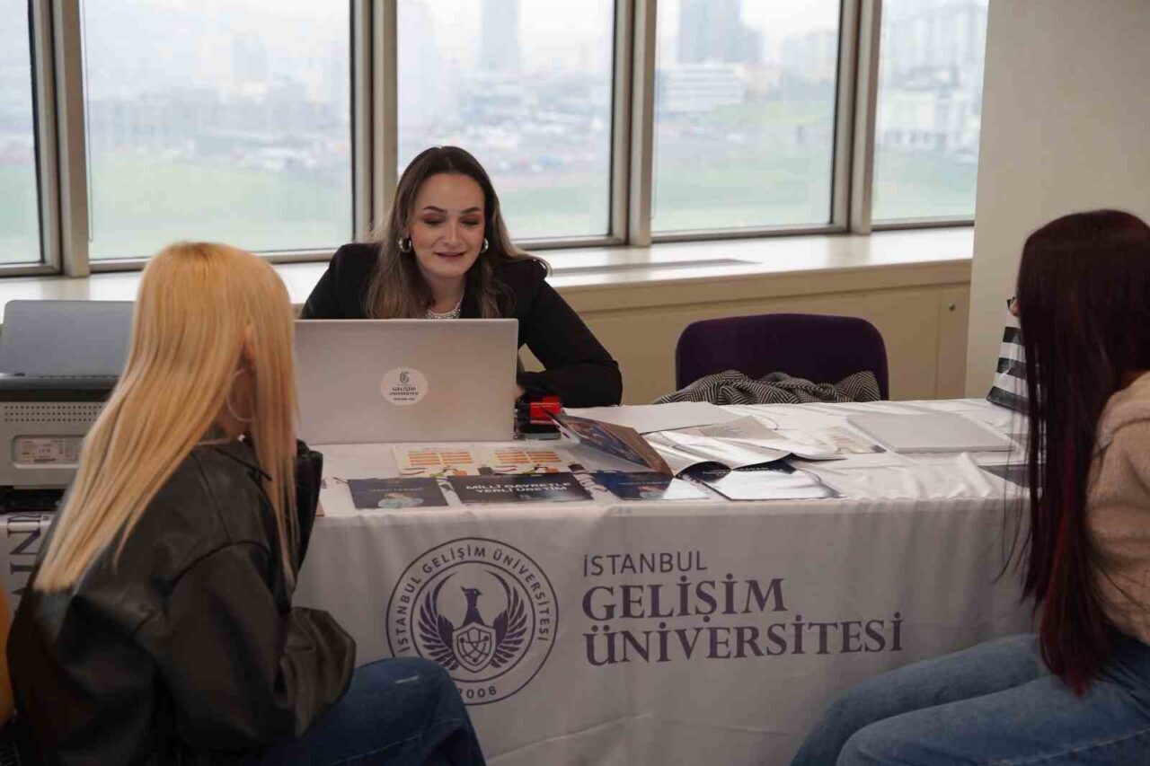 İstanbul Gelişim Üniversitesi’nin Lise Kış Akademisi’nde 500’ün üzerinde öğrenci kampüste