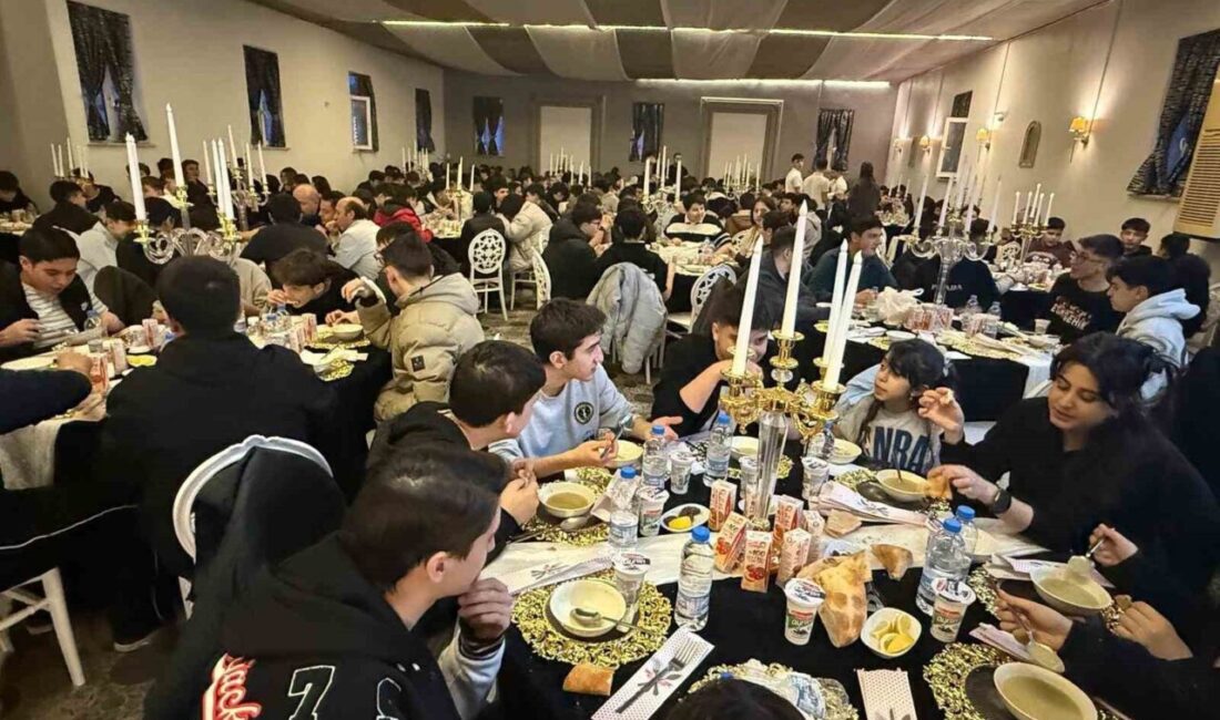 Eskişehir Yunus Emre Mesleki ve Teknik Anadolu Lisesi’nde düzenlenen iftar