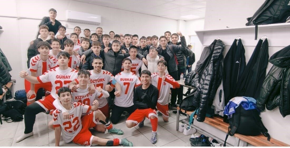 Adana’nın Kozan ilçesinde dün kavga çıkan futbol maçında bugün gençler