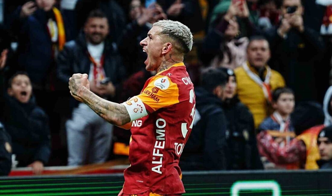 Galatasaray’ın Uruguaylı futbolcusu Lucas Torreira, Corendon Alanyaspor maçında sahaya kaptan