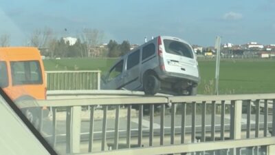 Kırklareli’nin Lüleburgaz ilçesinde sürücüsünün direksiyon hakimiyetini kaybettiği hafif ticari araç,