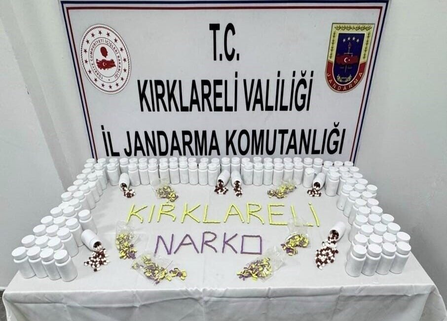 Kırklareli’nin Lüleburgaz ilçesinde jandarma ekiplerince düzenlenen operasyonda, binlerce hap ele