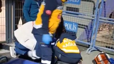 Kocaelispor-Beşiktaş maçında Doğu Maraton’da üst bloğa çıkmak isteyen bir kişi