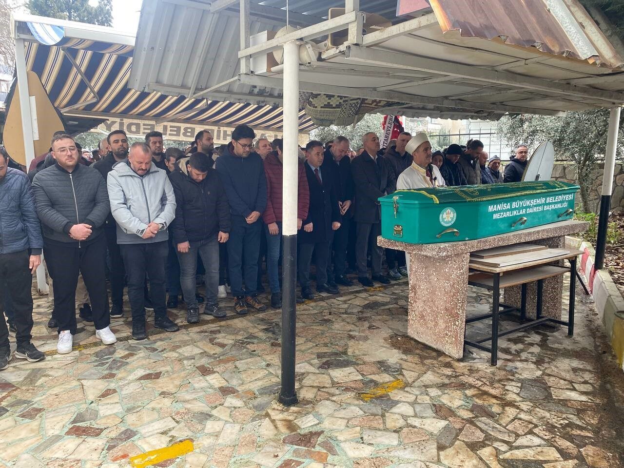 Manisa’nın Alaşehir ilçesinde dün akşam halı sahada fenalaşarak kaldırıldığı hastanede