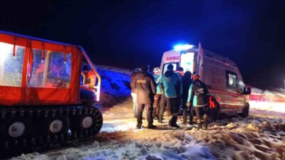 Kayseri’nin Sarız ilçesinde dağlık bölgede mahsur kalan 3 işçi ekipler