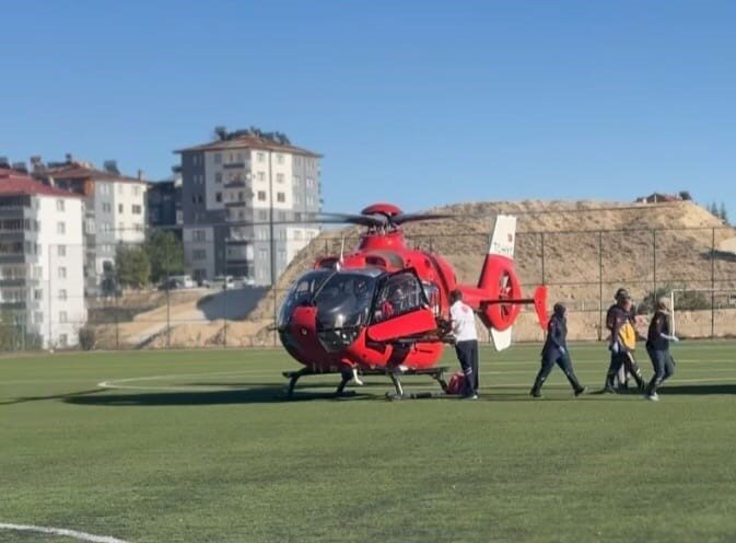 Malatya’da kalp krizi geçiren yaşlı hastanın imdadına ambulans helikopter yetişti.