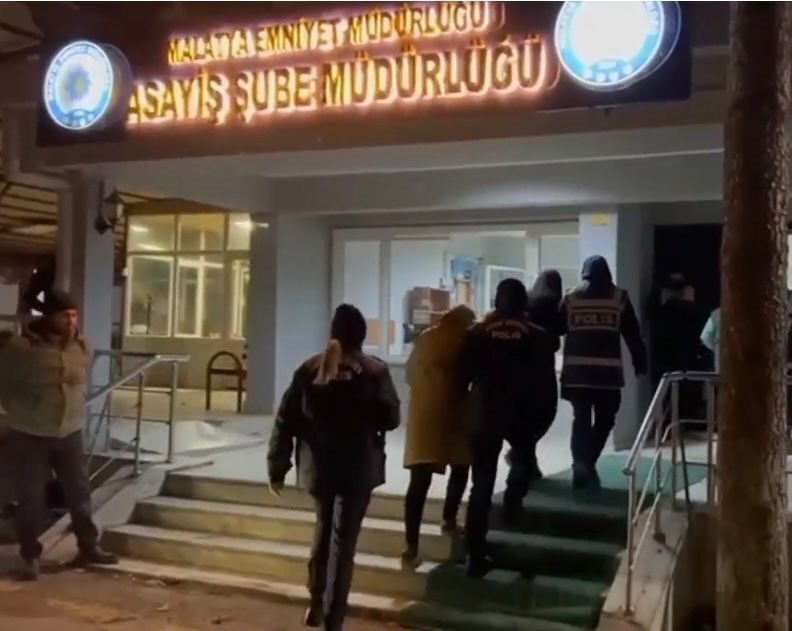 Malatya’da düzenlenen fuhuş operasyonu kapsamında 6 masaj salonu mühürlenirken, tutuklu