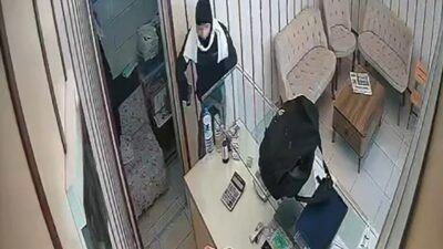 Malatya’da bir kuyumcuyu silah tehdidiyle soymaya çalışan zanlı, polis ekipleri