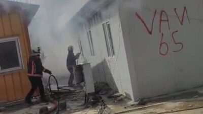 Malatya’da şantiyede işçilerin kaldığı yatakhanede yangın çıktı. Yangın itfaiye ekipleri