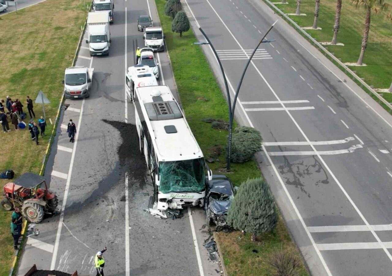Manisa’nın Yunusemre ilçesinde 3 araçlı zincirleme kazada 5 kişi yaralanırken,