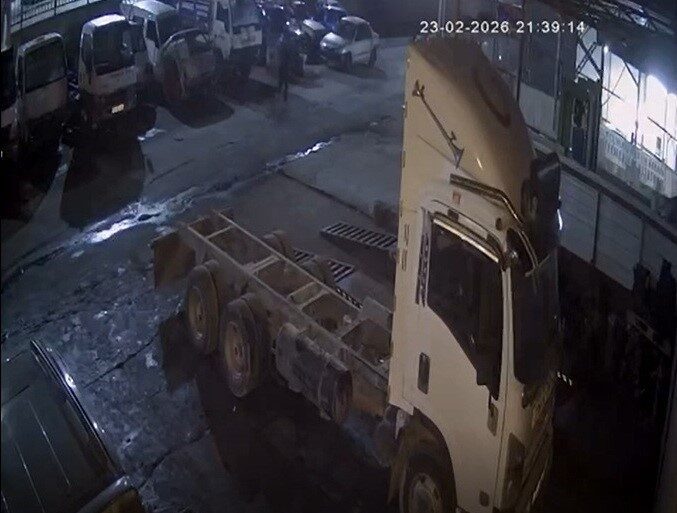 Manisa’nın Salihli ilçesindeki sanayi sitesine tamir için bırakılan otomobil, kimliği