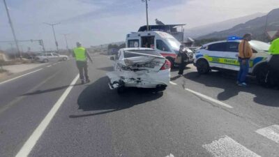 Manisa’nın Salihli ilçesinde iki otomobilin çarpıştığı kazada 2’si çocuk 5