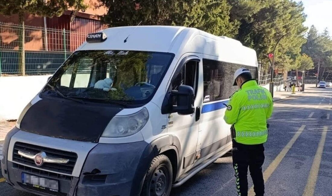 Manisa’da polis ekiplerince korsan taşımacılık ve işçi servislerine yönelik düzenlenen