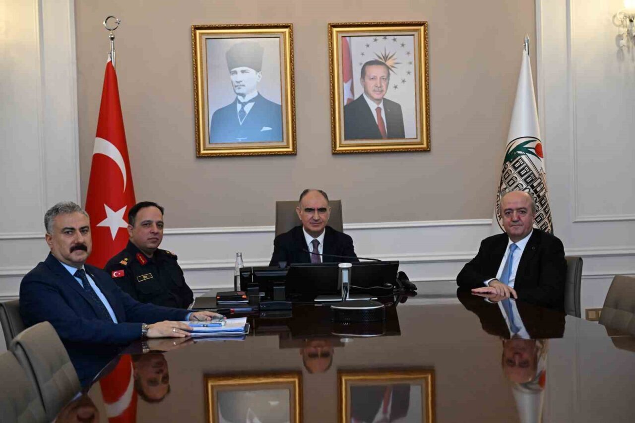 Manisa Valisi Vahdettin Özkan başkanlığında yapılan güvenlik toplantısında Ocak ayı
