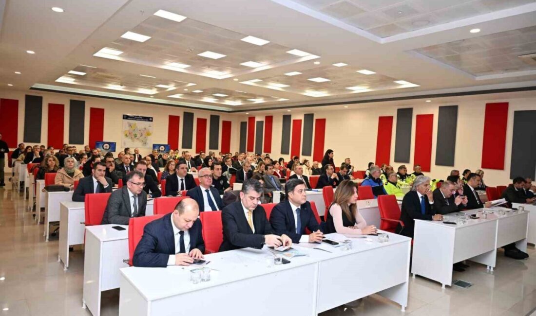 Manisa Valisi Vahdettin Özkan başkanlığında gerçekleştirilen toplantıda 2025-2026 eğitim öğretim