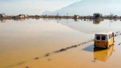 Manisa’da son yılların en yoğun yağışlarının ardından meydana gelen sel,