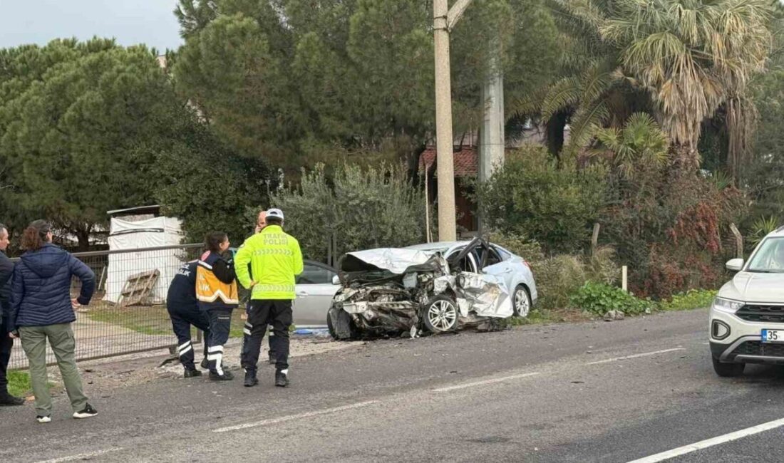Manisa’nın Turgutlu ilçesinde kontrolden çıkarak karşı şeride geçen otomobilin iki