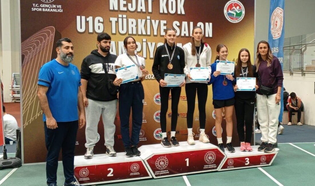 Bursa’da düzenlenen Nejat Kök U16 Türkiye Salon Atletizm Şampiyonası’nda Manisa’yı