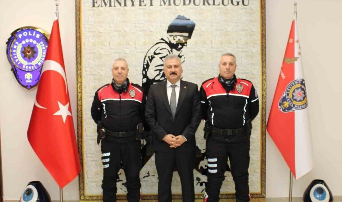 Manisa İl Emniyet Müdürlüğü bünyesinde görev yapan ikiz polis memurları