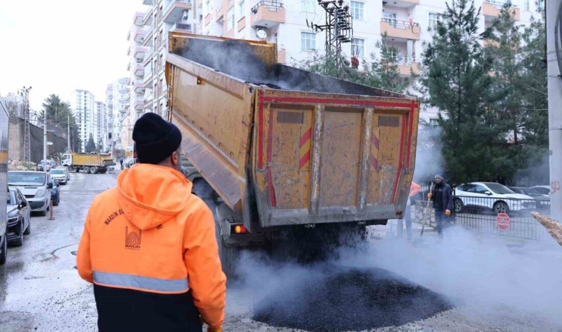 Mardin’de yoğun yağışlar nedeniyle bozulan ve tahrip olan yollarda Mardin