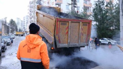 Mardin’de yoğun yağışlar nedeniyle bozulan ve tahrip olan yollarda Mardin