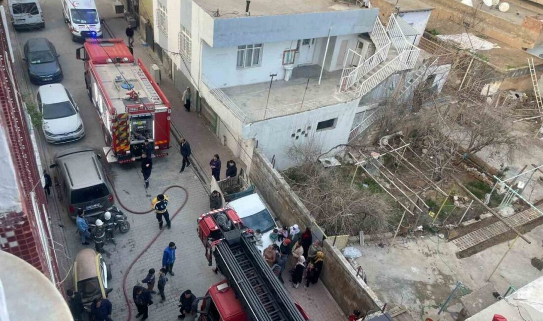 Mardin’in Kızıltepe ilçesinde bir apartman dairesinde çıkan yangın, itfaiye ekiplerinin